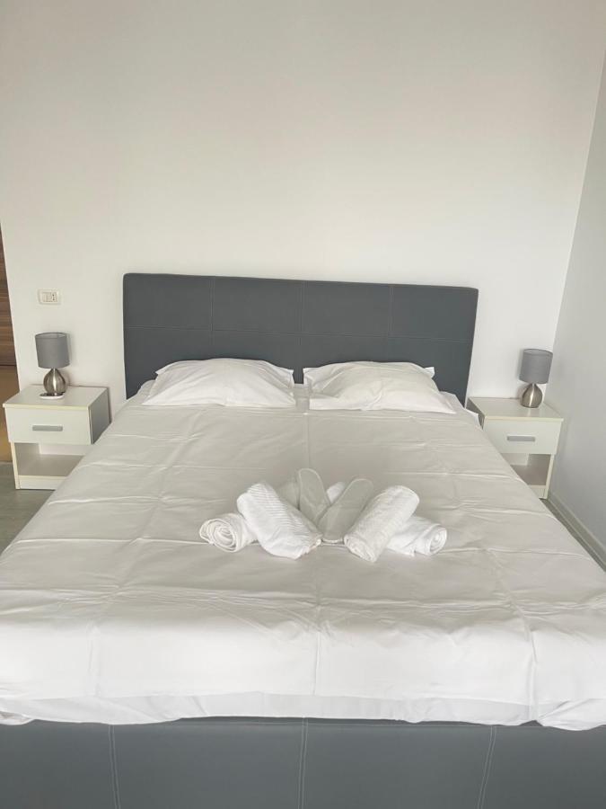 Miramar Studio Apartment Navodari Ngoại thất bức ảnh