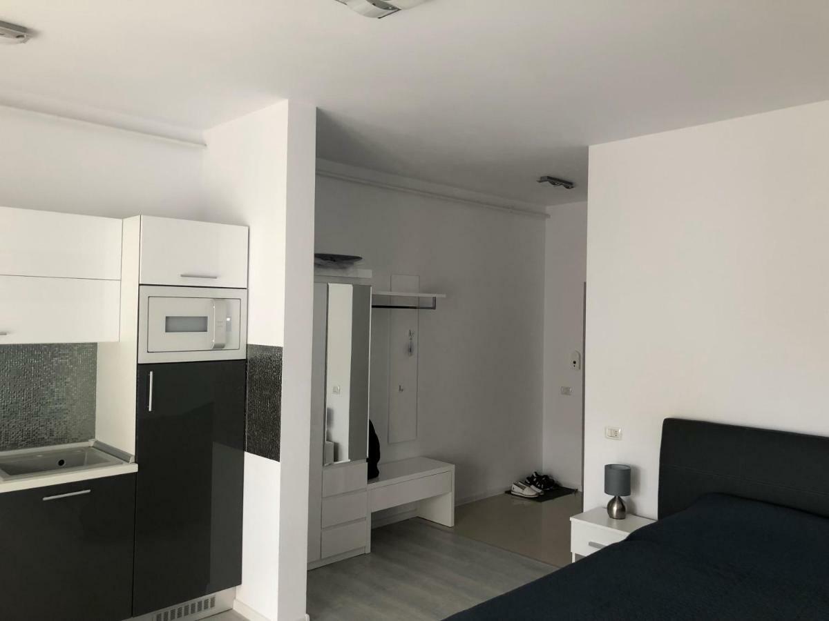 Miramar Studio Apartment Navodari Ngoại thất bức ảnh